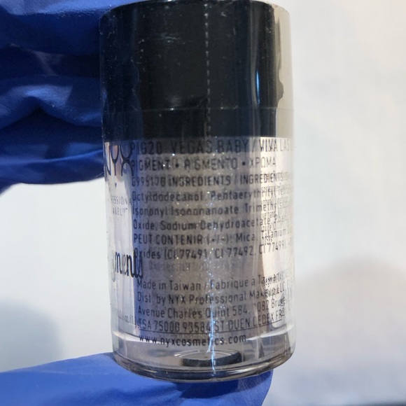 Nyx Pigment! Shade: Vegas Baby. - Picture 3 of 8